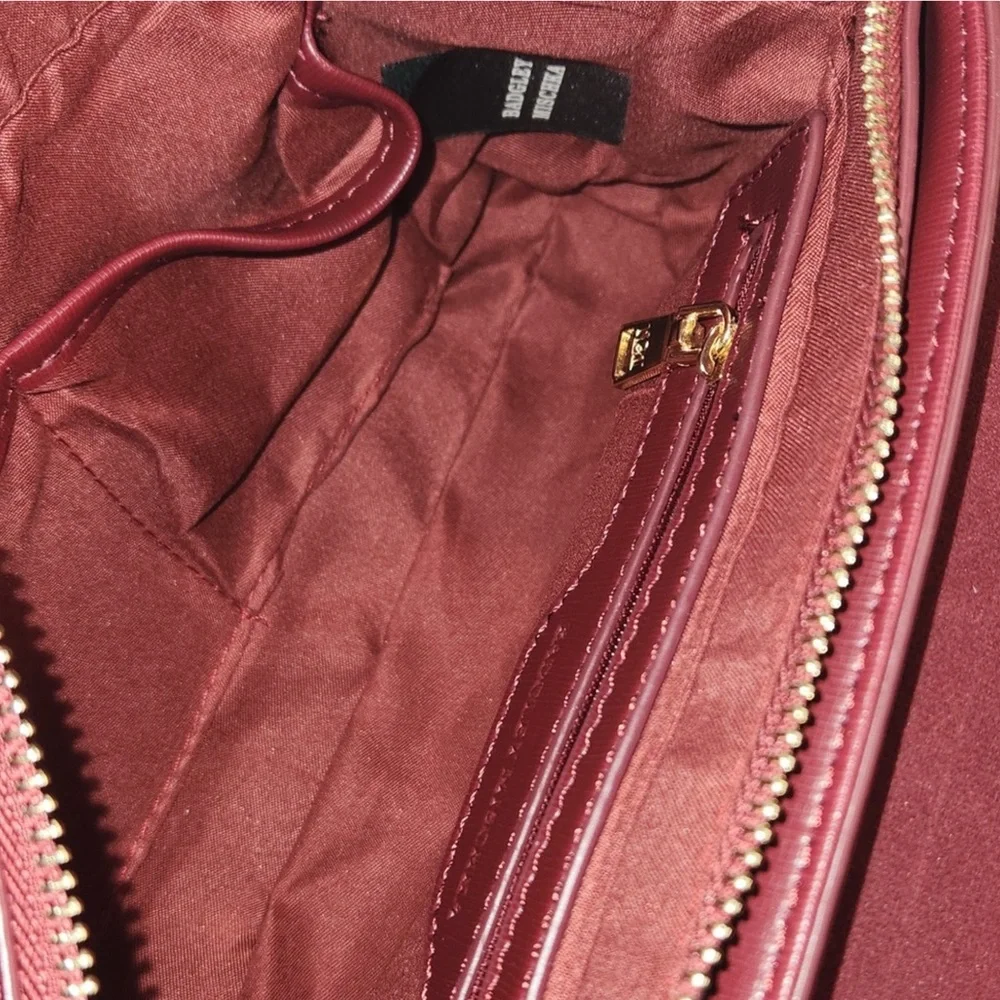 Badgley Mischka Bow Crossbody NWT - Picture 6 of 7